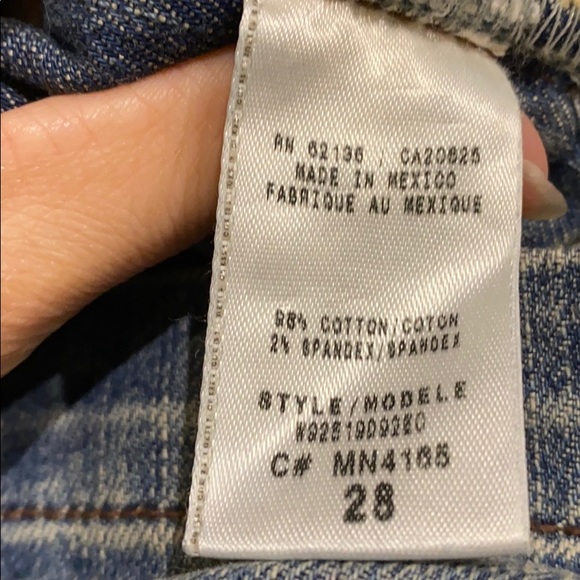 Mini skirt with lot of details from Guess. - Picture 4 of 5